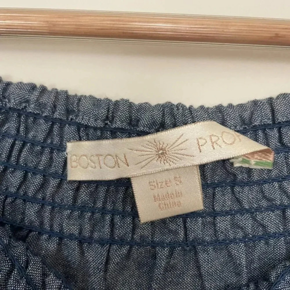 Boston Proper Chambray Crochet Lace Off The Shoulder Top Size Small - Picture 3 of 7